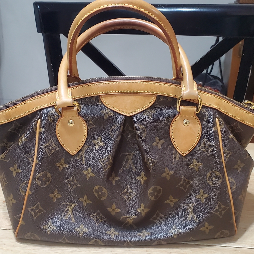 Louis-vitton tivoli pm bag in excellent condition.